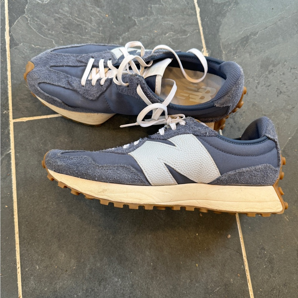 New balance women’s sneakers 327
